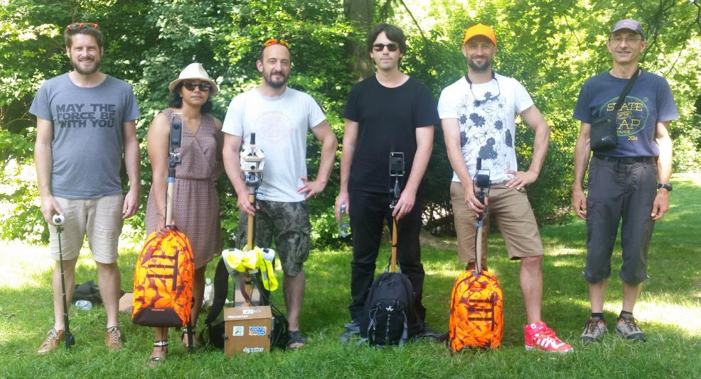 L'équipe et son matériel pour la collecte terrain de 340 gares